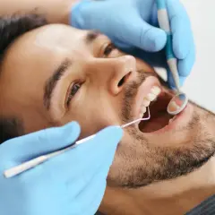 Ból zęba? Co robi dentysta i jak Ci pomoże krok po kroku
