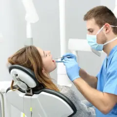 Ból zęba po opatrunku: Norma czy sygnał do dentysty?