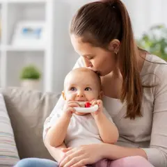 Objawy ząbkowania: Jak ulżyć dziecku i kiedy do lekarza?