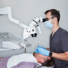 Dentysta czy stomatolog? Jeden zawód, dwie nazwy wyjaśniamy!
