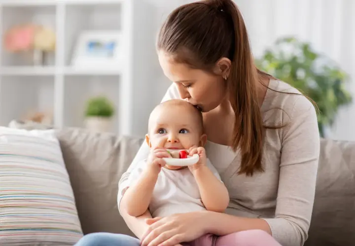 Objawy ząbkowania: Jak ulżyć dziecku i kiedy do lekarza?