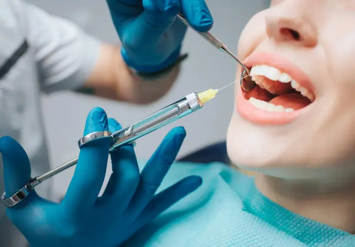 Czy znieczulenie u dentysty opóźnia okres? Prawda o stresie