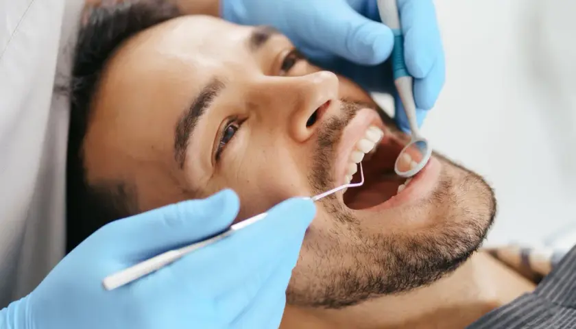Ból zęba? Co robi dentysta i jak Ci pomoże krok po kroku