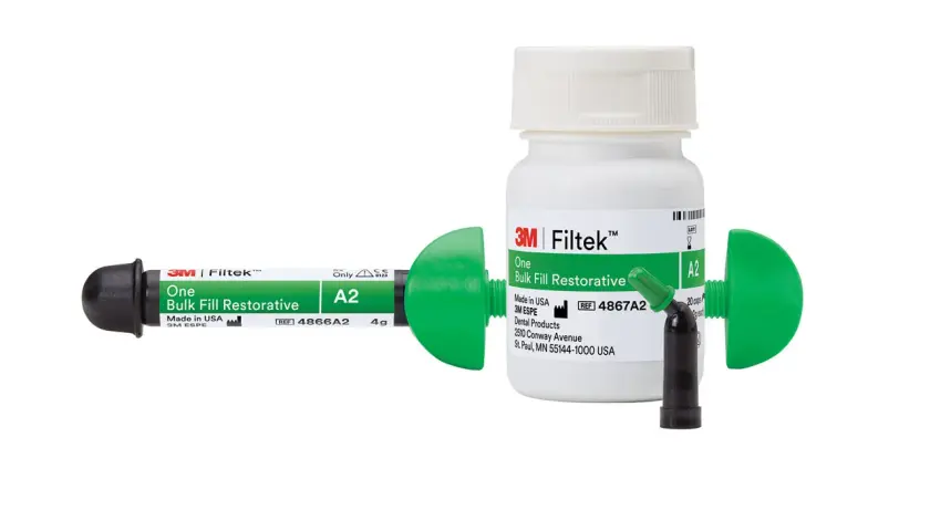Zestaw 3M Filtek™ One Bulk Fill Restorative w odcieniu A2. Materiał do wypełnień stomatologicznych.