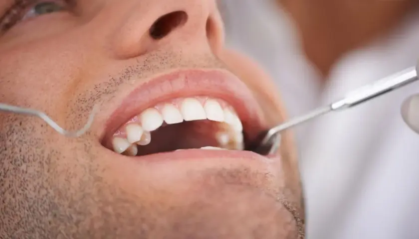 Ból zęba przed dentystą? Jakie leki są bezpieczne, a czego unikać?