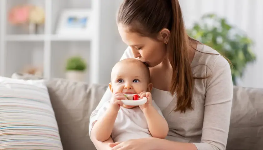Objawy ząbkowania: Jak ulżyć dziecku i kiedy do lekarza?
