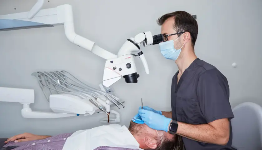 Dentysta czy stomatolog? Jeden zawód, dwie nazwy wyjaśniamy!