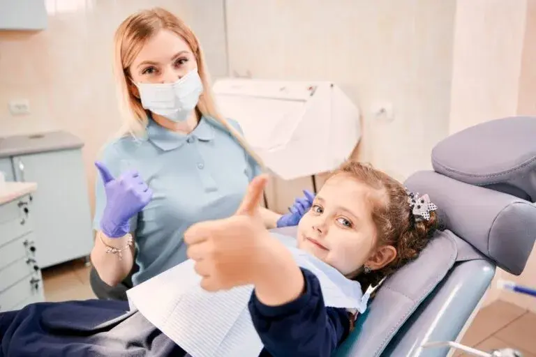 Dziecko nie chce otworzyć ust u dentysty? Sprawdzone sposoby i narkoza