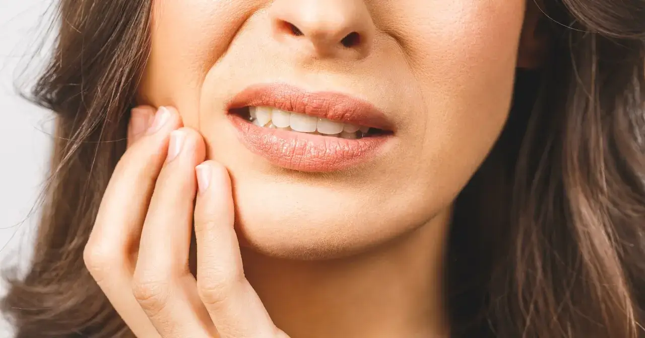 kiedy iść do dentysty z bolącymi dziąsłami