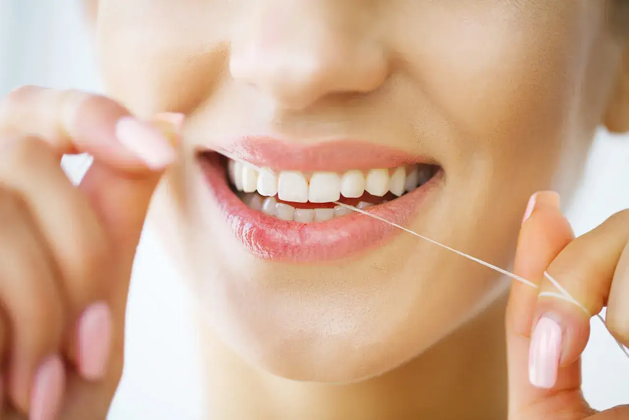 prawidłowe mycie zębów nić dentystyczna